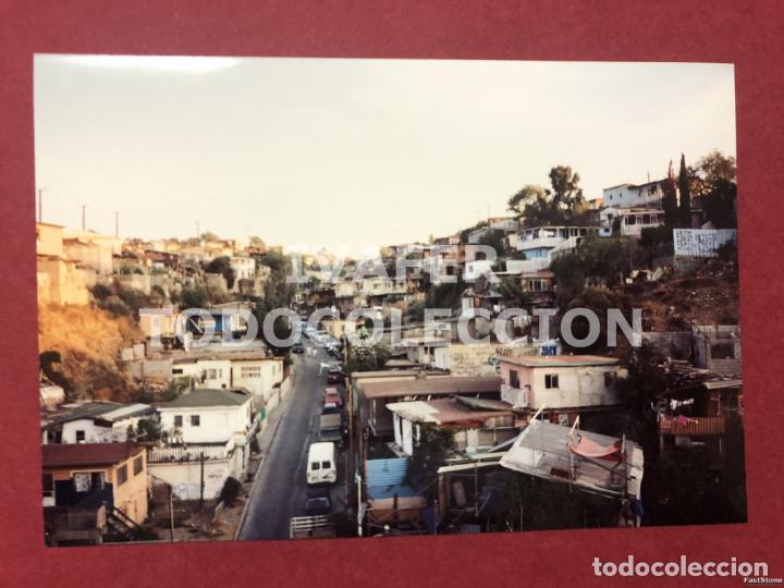 Fotograf&iacute;a antigua: FOTOGRAFIA VISTA DE SUBURBIO EN TIJUANA, MEJICO, 1994, 10 CM X 15 CM
