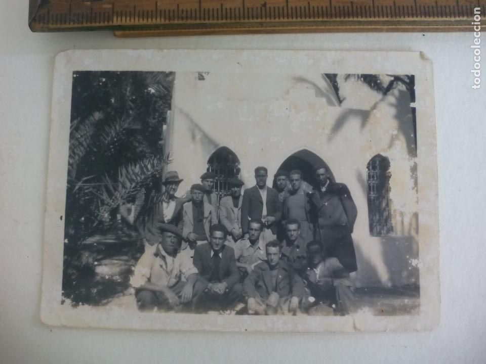 Fotografia antiga: FOTOGRAFIA GRUPO DE TRABAJADORES, HOMBRES CON BOINA, A&Ntilde;OS 60, CREO QUE EN M&Aacute;LAGA.