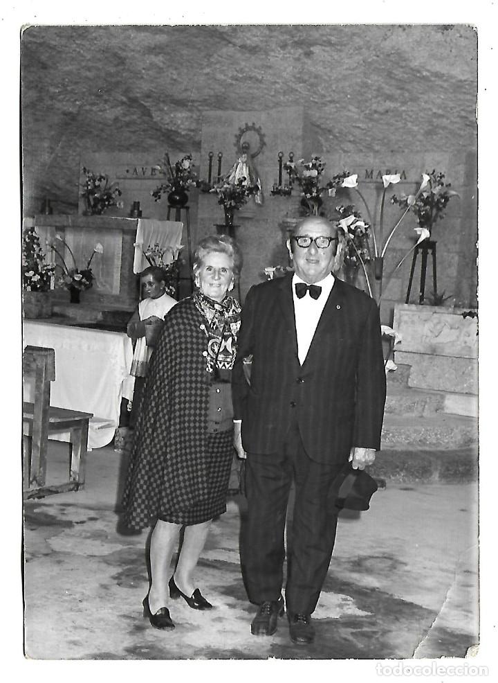 Fotografia antica: 1R- FOTOGRAFIA ANTIGUA - UN MATRIMONIO EN UNA IGLESIA -FOTO -PIPO - CAMPOMANES,4.- VILLAVICIOSA