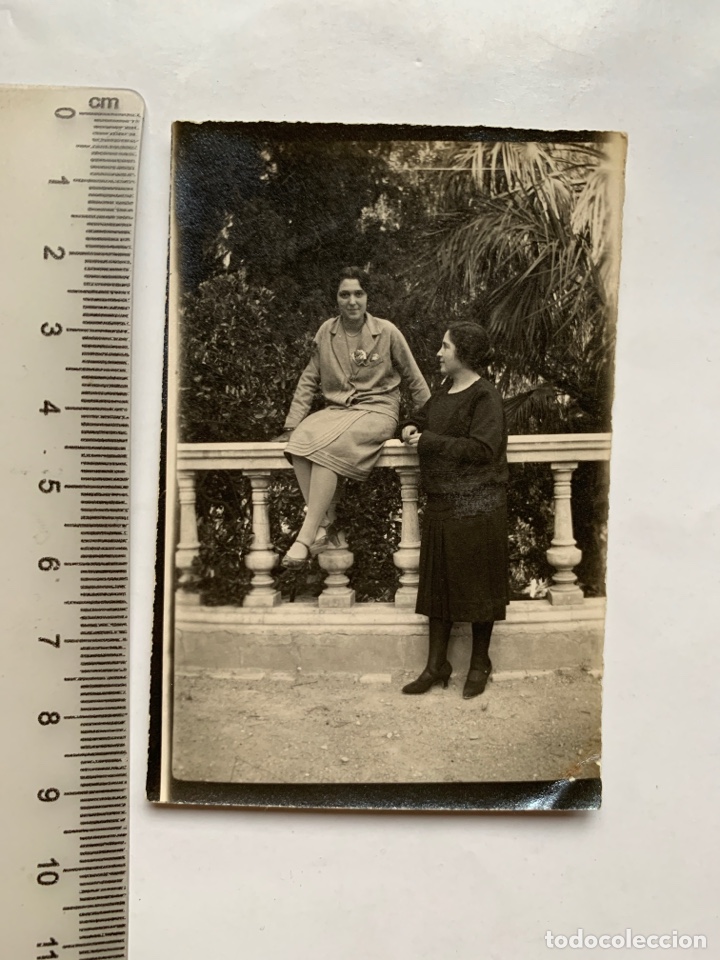 Fotograf&iacute;a antigua: FOTO. ARCHENA. M&Uacute;RCIA. DE PASEO POR LOS JARDINES DEL BALNEARIO. FOT&Oacute;GRAFO?. FECHA, 10 MAYO 1928.