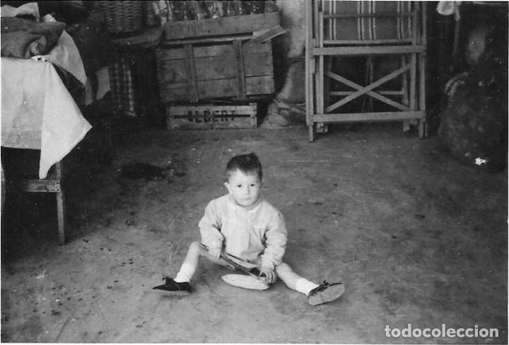 Fotograf&iacute;a antigua: :::: CU03- FOTOGRAFIA - NI&Ntilde;ITO SENTADO EN EL SUELO