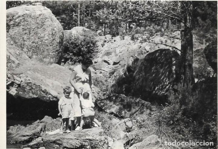 Fotograf&iacute;a antigua: :::: CU63 - FOTOGRAFIA - SE&Ntilde;ORA CON SUS NI&Ntilde;OS - DERRO&Ntilde;ADAS 1955