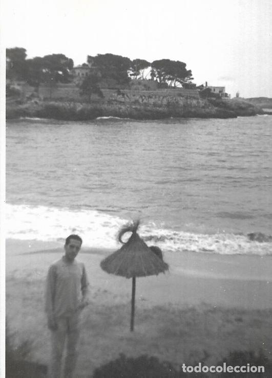 Fotografia antiga: :::: CU72 - FOTOGRAFIA - JOVEN JUNTO AL MAR