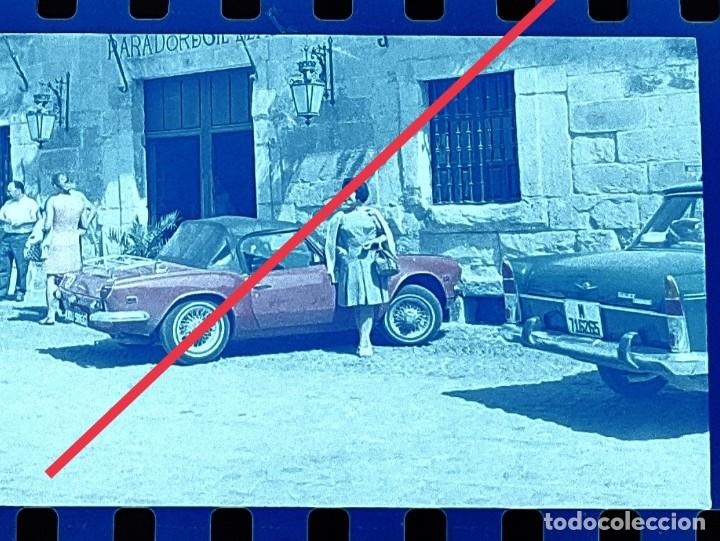 Fotografia antiga: Antiguo negativo de fotograf&iacute;a. Coche Triumph. Parador Gil Blas. A&ntilde;os 60.