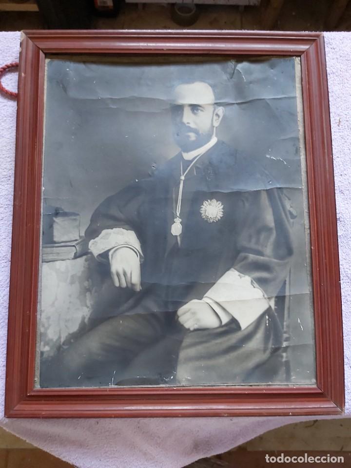 Fotograf&iacute;a antigua: Magistrado. Fotograf&iacute;a antigua a blanco y negro. Enmarcada.