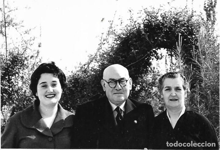 Fotograf&iacute;a antigua: :::: C324 - FOTOGRAFIA - GRUPO FAMILIAR 1955
