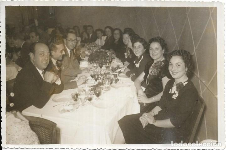 Photographie ancienne: *** PN305 - FOTOGRAFIA - AMIGOS EN UN BANQUETE - 18 X 12 CM.