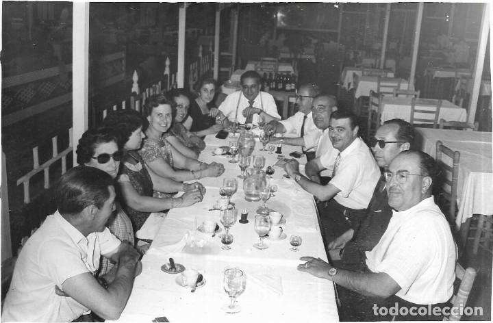 Photographie ancienne: *** PN307 - FOTOGRAFIA - AMIGOS EN UNA COMIDA - 18 X 12 CM.