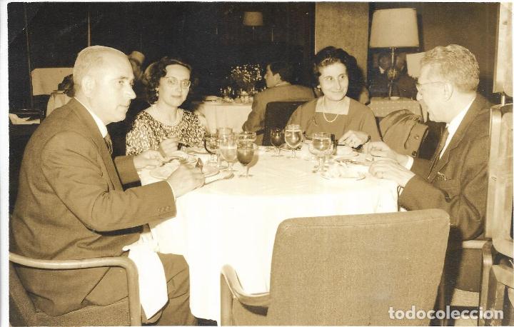 Photographie ancienne: *** PN312 - FOTOGRAFIA - AMIGOS EN UNA COMIDA - 18 X 12 CM.