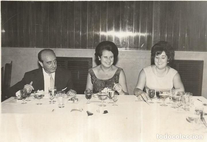 Photographie ancienne: *** PN317 - FOTOGRAFIA - AMIGOS EN UNA COMIDA - 18 X 12 CM.