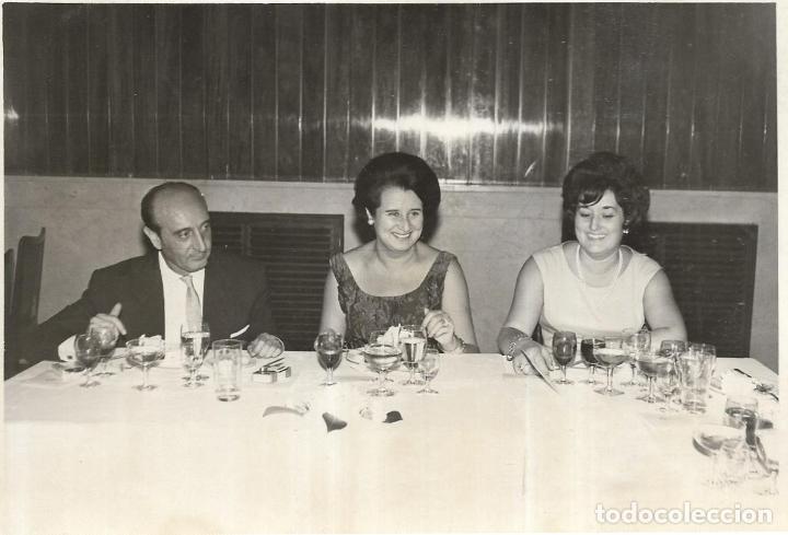 Photographie ancienne: :::: AG120 - FOTOGRAFIA - AMIGOS EN UN BANQUETE - 18 X 12 CM.
