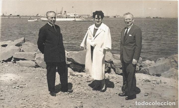 Fotograf&iacute;a antigua: :::: C217 - FOTOGRAFIA - TRES AMIGOS JUNTO AL MAR