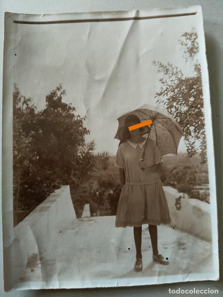 Antique Photography: Antigua fotograf&iacute;a. se&ntilde;orita con paraguas.