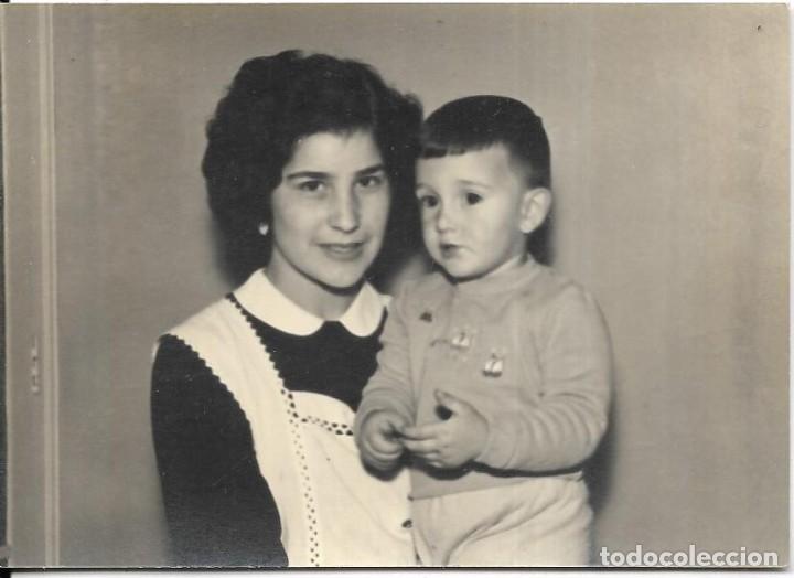 Fotograf&iacute;a antigua: ^^^ CU1197 - FOTOGRAFIA - NI&Ntilde;ITO CON SU TATA