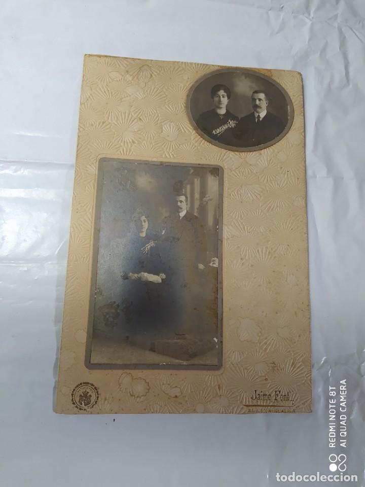 Fotograf&iacute;a antigua: fotografia antigua pareja posando ilustrando sus vestidos