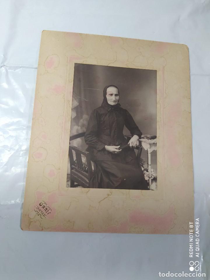 Fotograf&iacute;a antigua: autoretrato antiguo se&ntilde;ora posando