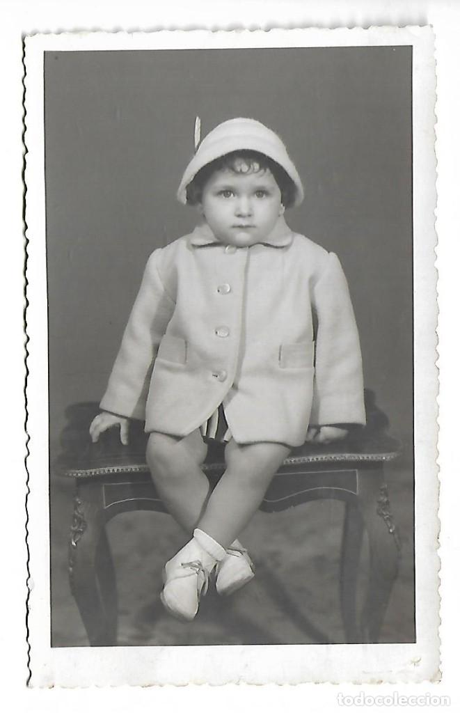 Fotografia antiga: 48010-EXTRAORDINARIA FOTOGRAFIA ANTIGUA- UNA NI&Ntilde;A - FOTO - DIAZ- MARCELO USERA-MADRID 10-3-1.960