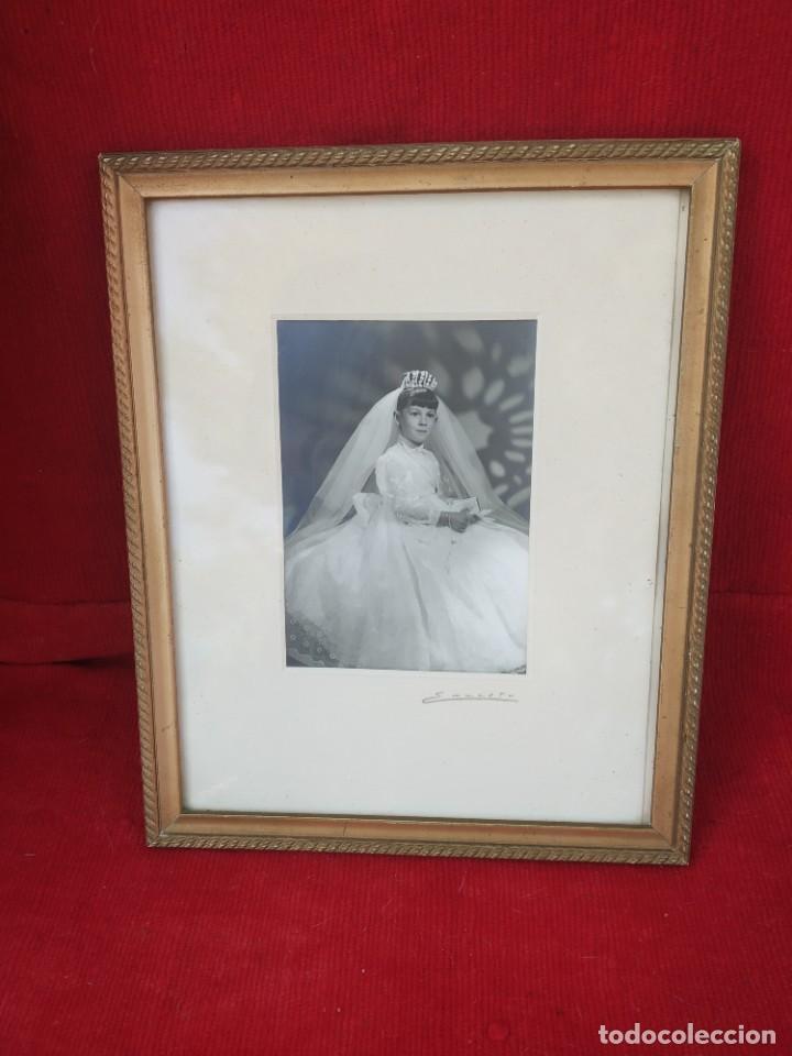 Photographie ancienne: FOTO ENMARCADA PRIMERA COMUNI&Oacute;N - A&Ntilde;OS 60