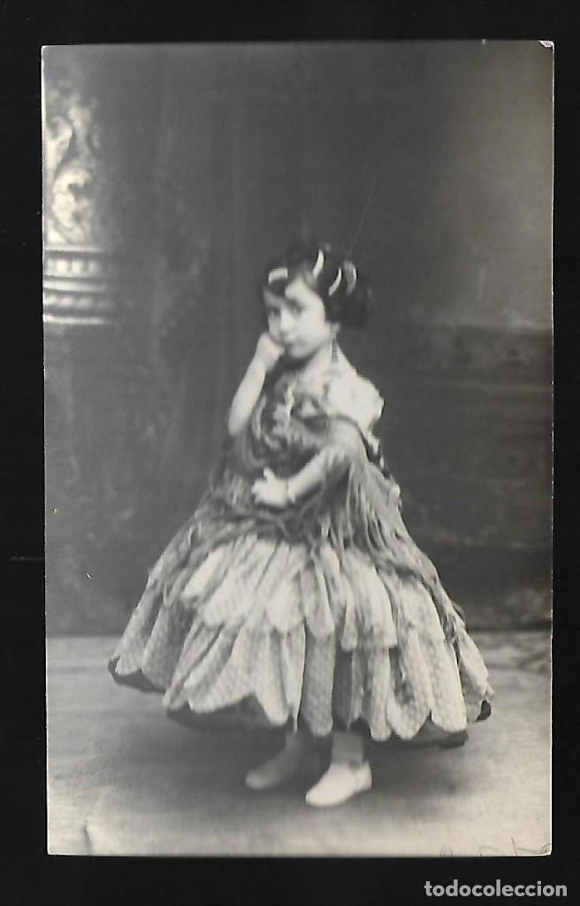 Fotografia antiga: ER- EXTRAORDINARIA FOTOGRAFIA ANTIGUA- DE UNA NI&Ntilde;A CON MANTON -FOTO-