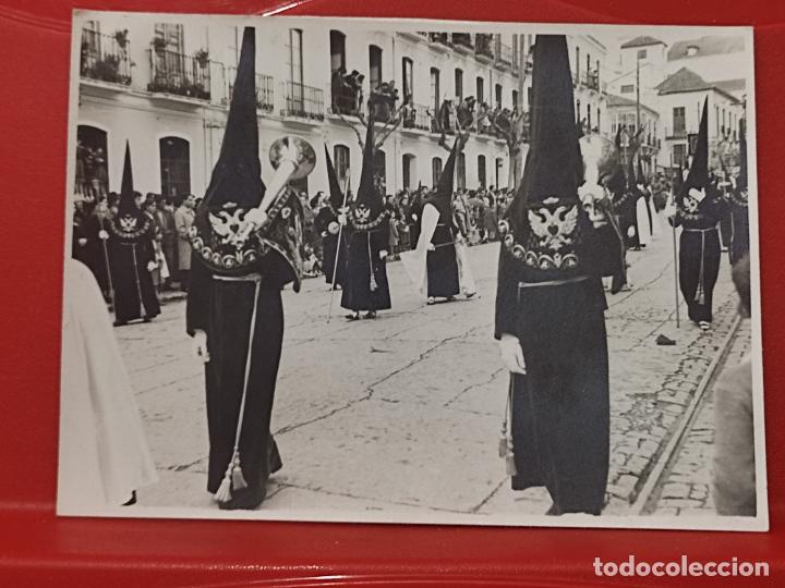 Fotografia antica: SEMANA SANTA FOTO PROCESI&Oacute;N CAPUCHINOS TUNICAS LUGAR POR DETERMINAR A&Ntilde;OS 50