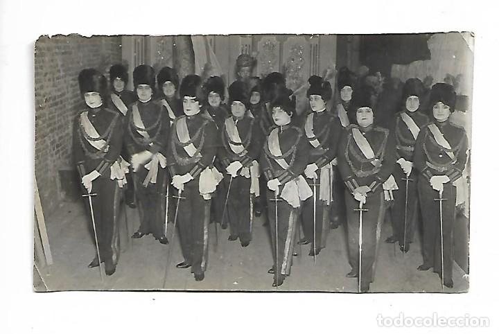 Fotograf&iacute;a antigua: ER- EXTRAORDINARIA FOTOGRAFIA ANTIGUA - MUJERES CON UNIFORME Y SABLES - FOTO - - -