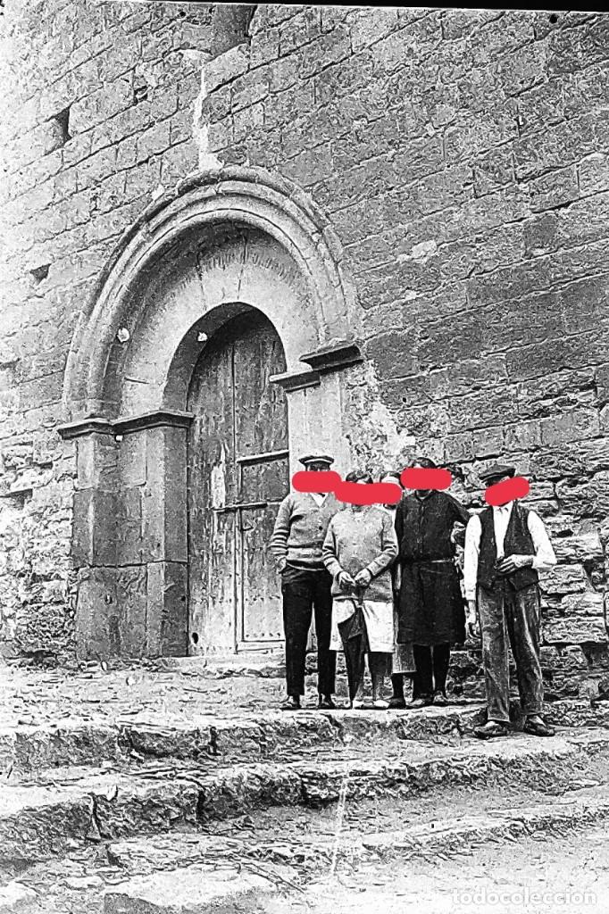 Fotografia antica: antiguo negativo o clich&eacute; de fotograf&iacute;a. Puerta de Iglesia. Zona Catalu&ntilde;a. Cristal. Antigua.