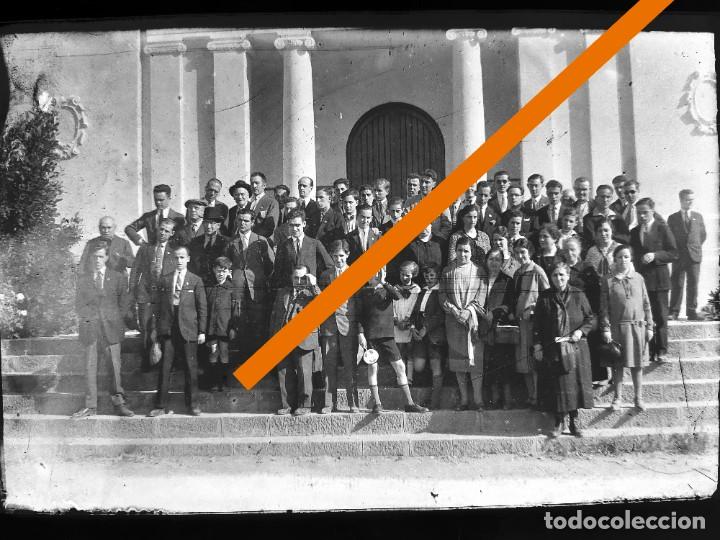 Fotograf&iacute;a antigua: antiguo negativo o clich&eacute; de fotograf&iacute;a. Fotograf&iacute;a en grupo. Zona Catalu&ntilde;a. Cristal. Antigua.