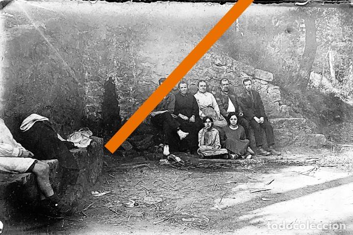 Fotografia antica: antiguo negativo o clich&eacute; de fotograf&iacute;a. Gente del campo. Zona Catalu&ntilde;a. Cristal. Antigua.