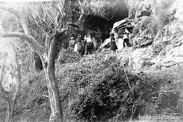 Fotografia antica: antiguo negativo o clich&eacute; de fotograf&iacute;a. Excursi&oacute;n en el campo. zona Catalu&ntilde;a. Cristal. Antigua.