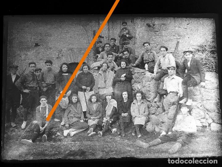 Fotografia antiga: antiguo negativo o clich&eacute; de fotograf&iacute;a. Excursi&oacute;n en el campo. zona Catalu&ntilde;a. Cristal. Antigua.