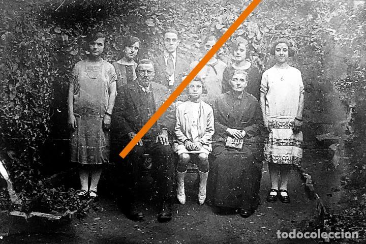 Fotografia antiga: antiguo negativo o clich&eacute; de fotograf&iacute;a. Familia. zona Catalu&ntilde;a. Cristal. Antigua.