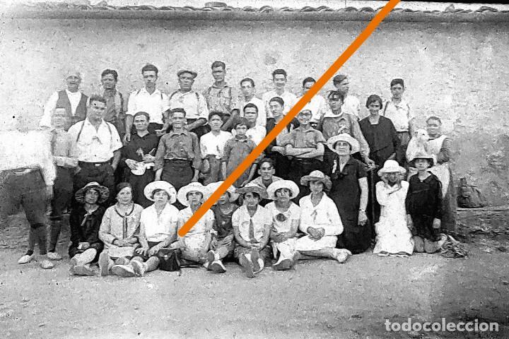 Fotografia antica: antiguo negativo o clich&eacute; de fotograf&iacute;a. Grupo de personas. zona Catalu&ntilde;a. Cristal. Antigua.