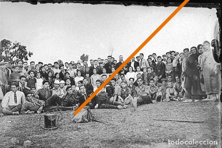 Fotografia antica: antiguo negativo o clich&eacute; de fotograf&iacute;a. Grupo de personas. zona Catalu&ntilde;a. Cristal. Antigua.