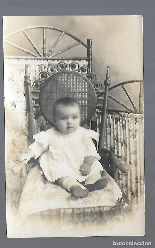 Fotograf&iacute;a antigua: ER- BONITA FOTOGRAFIA - UNA NI&Ntilde;A EN UN SILLON FOTO -- - - - -