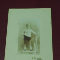 Fotografía antigua: RETRATO DE UN NIÑO 1918 - FOTOGRAFÍA KAULAK MADRID (20X12,5CM). Lote 303786898