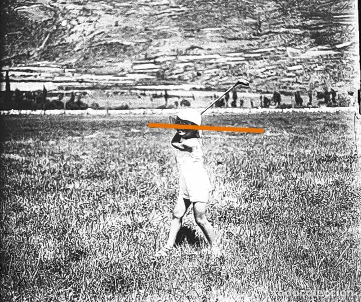 Fotografia antica: negativo de fotograf&iacute;a estereosc&oacute;pica. cristal. Ni&ntilde;o juega al golf. llavaneres. A&ntilde;os 20/30. Antigua