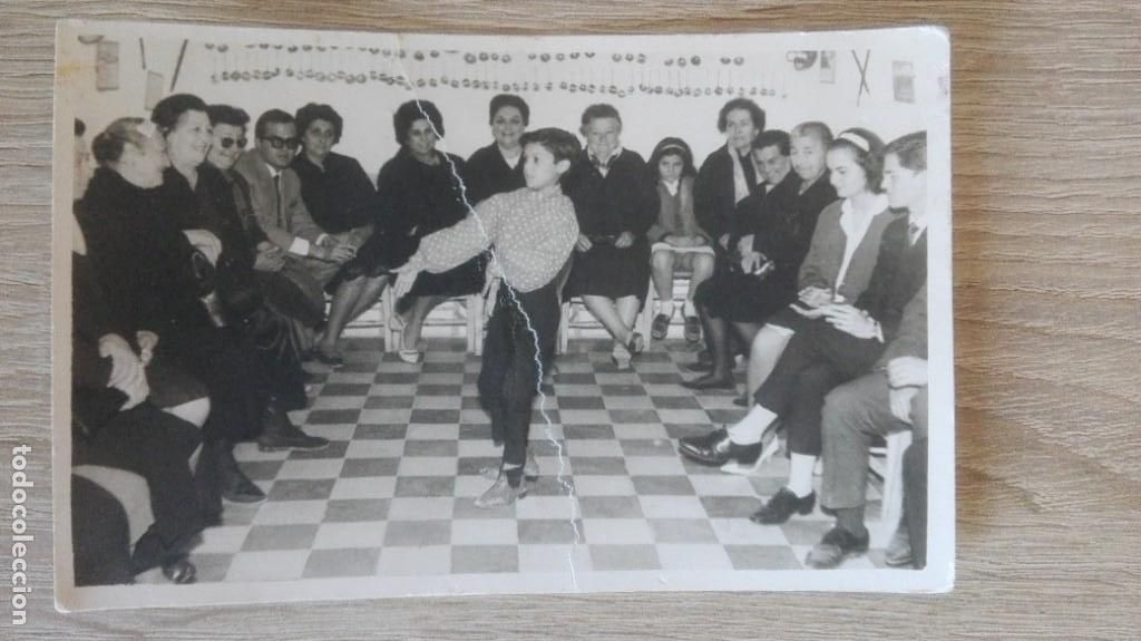 Fotografia antica: NI&Ntilde;O BAILANDO FLAMENCO-FOTOGRAF&Iacute;A EN BLANCO Y NEGRO-VALENCIA-A&Ntilde;O 1963.