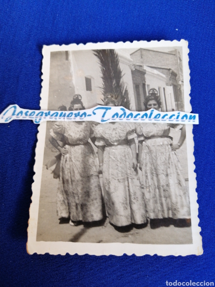 Fotograf&iacute;a antigua: VALENCIANAS CON TRAJE REGIONAL FOTOGRAFIA A&Ntilde;O 1953 CON SELLO FOT&Oacute;GRAFO
