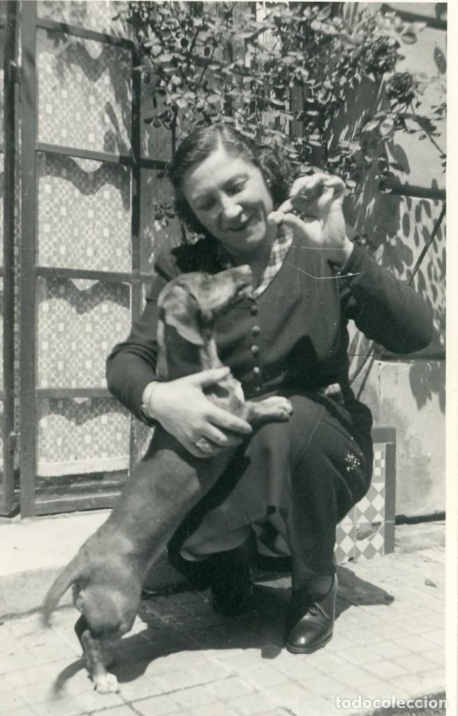 Alte Fotografie: FOTOGRAFIA. MUJER CON TECKEL