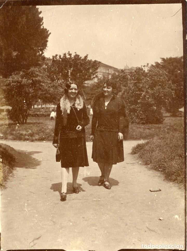 Fotograf&iacute;a antigua: FOTOGRAFIA. SE&Ntilde;ORAS EN PARQUE. CA 1920