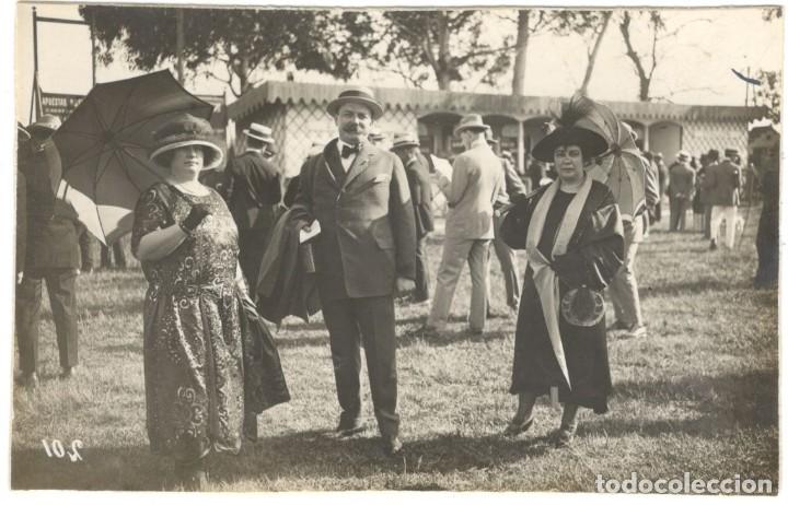 Fotograf&iacute;a antigua: FOTOGRAFIA: APOSTANDO EN EL HIPODROMO - A&Ntilde;OS 20 - sin circular