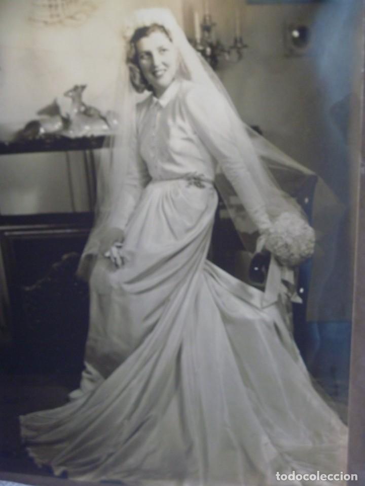 Fotograf&iacute;a antigua: FOTOGRAF&Iacute;A NOVIA BODA VESTIDO RASO CON GRAN COLA Y VELO VESTIDO NOVIA GRAN DISE&Ntilde;O