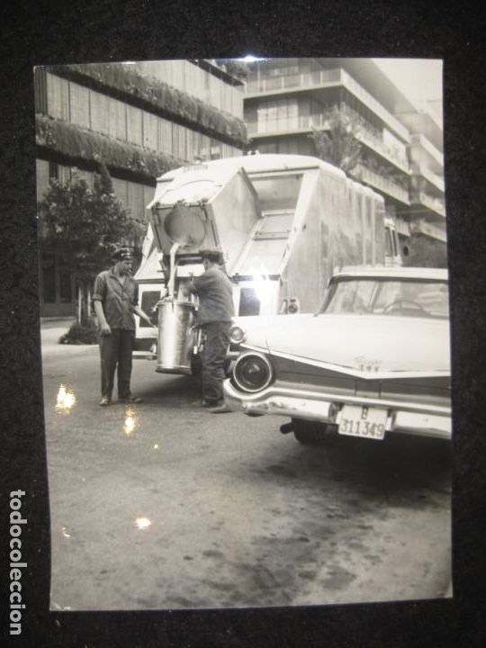 Fotograf&iacute;a antigua: BARCELONA-CAMION RECOGIDA BASURA-HERMETICA-FOTOGRAFIA ANTIGUA-VER FOTOS-(K-5937)