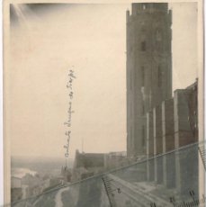 Fotografía antigua: 1928 LÉRIDA CASTILLO PRINCIPAL TORRE BALUARTE HASTA DE BANDERA, BALUARTE ”LENGUA DE SIERPE”. Lote 323197843