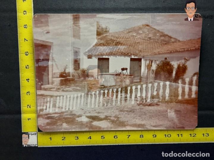 Alte Fotografie: BELLA FOTOGRAF&Iacute;A CON IMAGEN SUPERPUESTA / FOTO ANTIGUA EN COLOR - A&Ntilde;OS 70 - CASA CON POZO