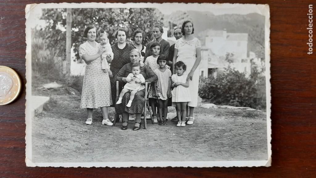Fotografia antica: Retrato generacional mujeres de familia casa de pueblo de Torrelles de Llobregat a&ntilde;os 50&acute;s
