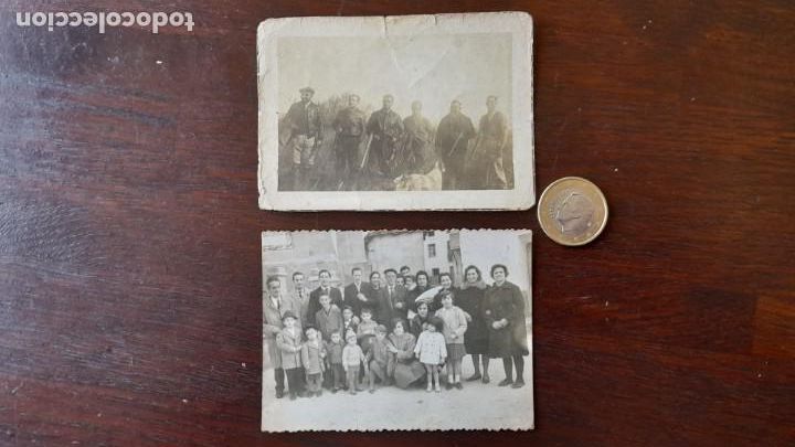Photographie ancienne: Un retratado grupo cazadores posando en coto con perros y escopetas, a&ntilde;os 20&acute; dos imagenes a elegir