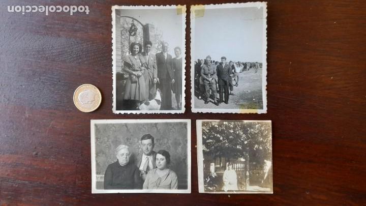 Fotografia antica: Un retratado pareja de j&oacute;venes junto a pozo de agua, a&ntilde;os 50&acute;s, cuatro im&aacute;genes a elegir