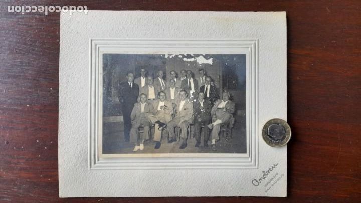 Photographie ancienne: Retratado grupo de amigos posando para fotografia a&ntilde;os 50&acute;s, foto Andreu St Boi de Llobregat