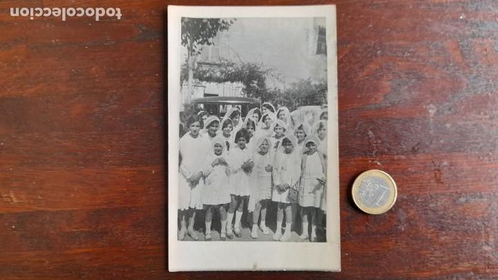 Fotograf&iacute;a antigua: Tarjeta postal imagen de grupo de ni&ntilde;as hijas de Maria en celebraci&oacute;n religiosa, 1930